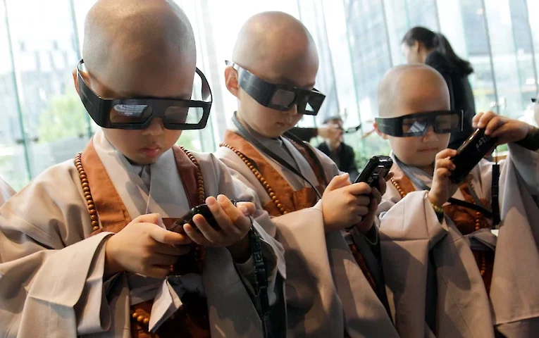 Як соціальні мережі та штучний інтелект впливають на релігію