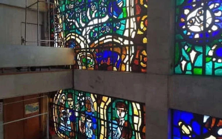 В Білій церкві демонтували вітраж видатного художника з Обухівщини