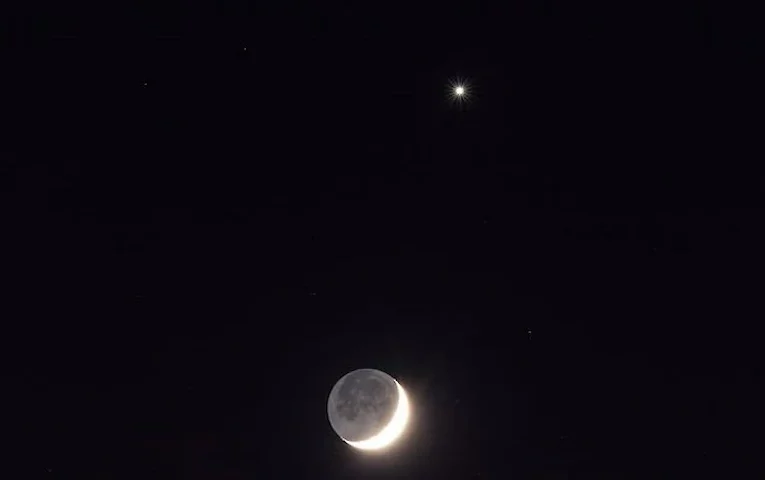 У небі над Обуховом побачили &ldquo;поцілунок Венери та Місяця&rdquo;