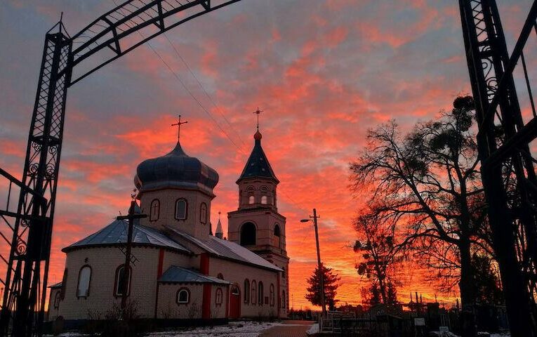 Фантастичний захід сонця зафіксували над Обухівщиною