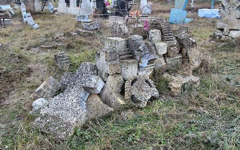 Старовинні козацькі хрести опинилися під загрозою знищення: що відбувається