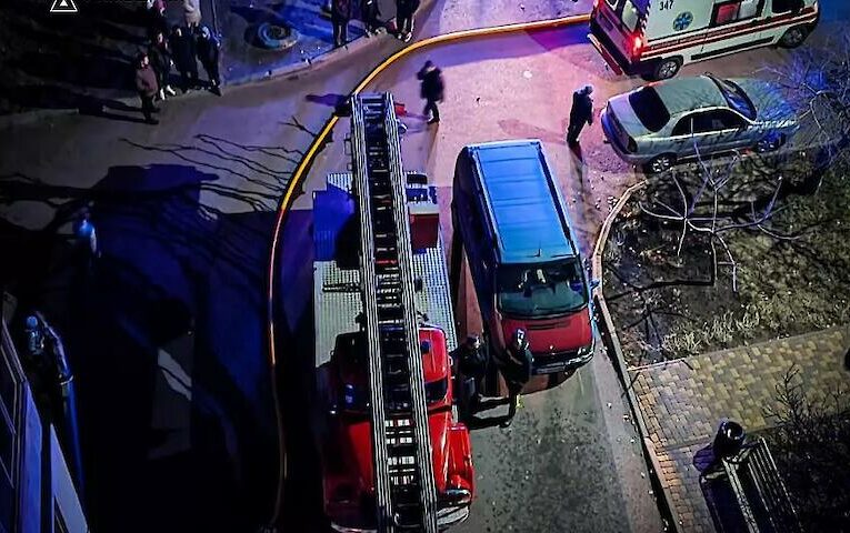 Під час пожежі в Обухові двоє людей отруїлись чадним газом