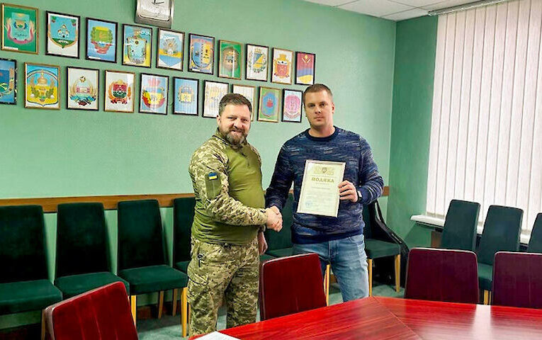 Передав Подяку й заспівав пісень: до Кагарлика завітав воїн-бандурист