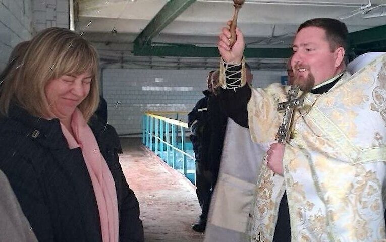 Освячена йорданська вода текла з кранів у домівках жителів Обухова