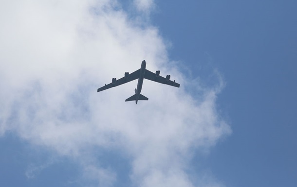 Бомбардувальник США помітили біля кордону РФ