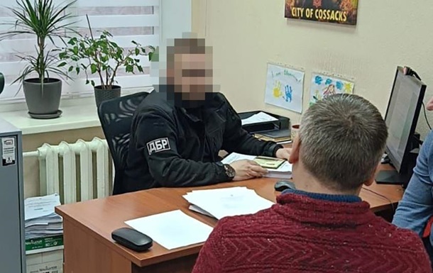 Перед судом постане екс-правоохоронець, що “зливав” дані про померлих