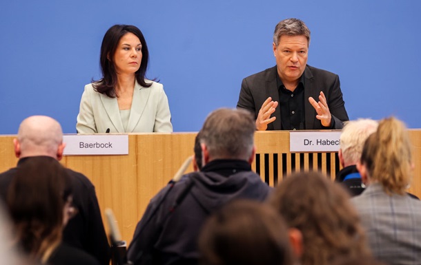 Бербок і Хабек закликали розблокувати поміч Києву