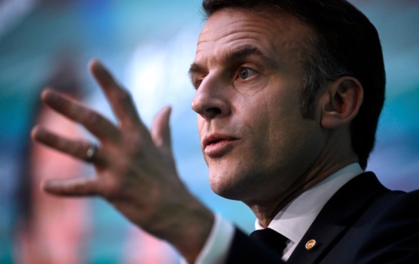 Макрон: В Третю світову “грається” Путін, а не Зеленський