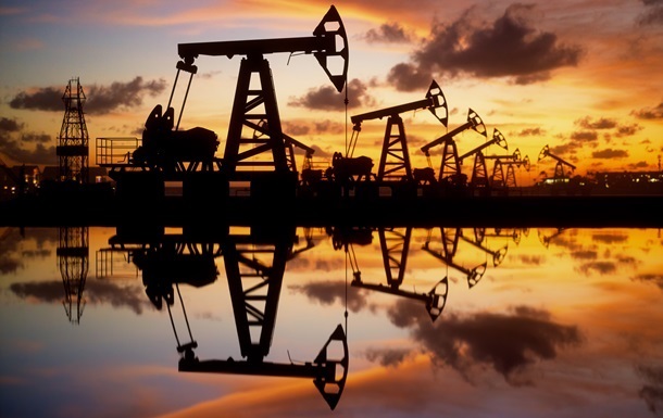 На світових ринках знижується ціна на нафту