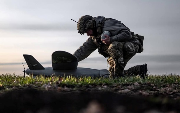 Зеленський повідомив про розширення програми контрактів для 18-24 річних