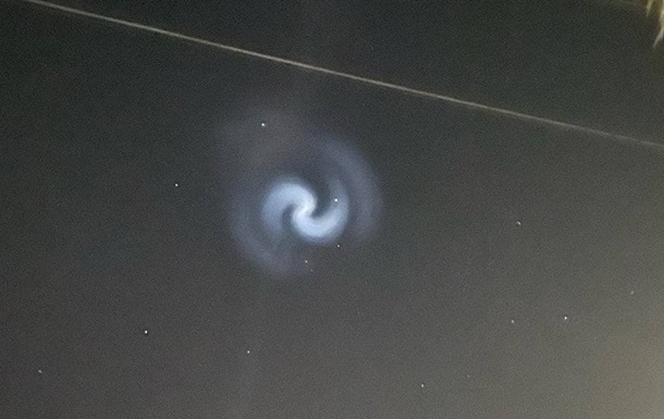 Українці побачили у небі незвичні спіралі