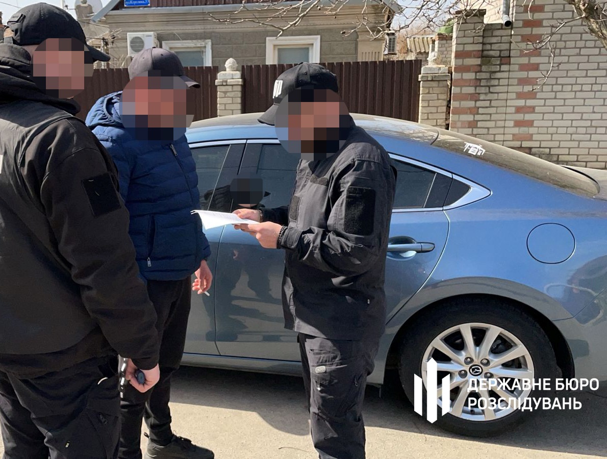 Новини України - Бізнес на виплаті "бойових": викрили військових посадовців