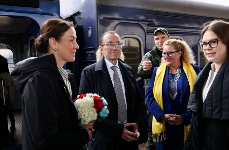 До Києва прибули глава МЗС і міністерка праці та інтеграції Норвегії