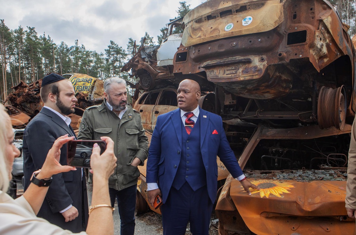 Новини України - Духовний радник Трампа приїхав в Україну