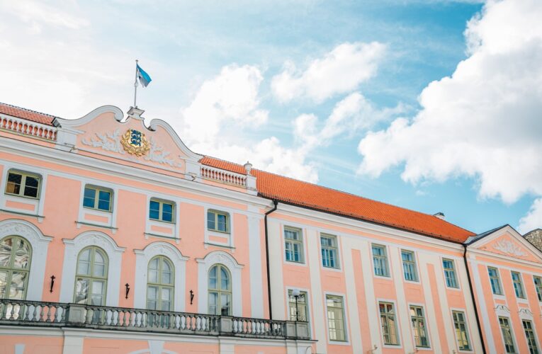 Естонія скасувала виборчі права росіян та білорусів