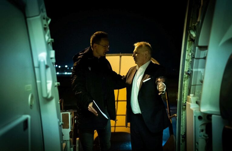 Глава МЗС Угорщини прилетів до Росії на переговори