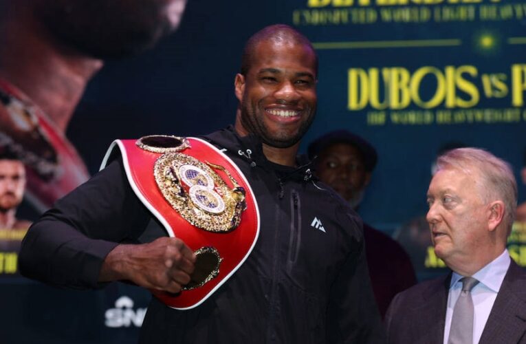 IBF призначила обов’язковий захист Дюбуа у разі зриву бою з Усиком