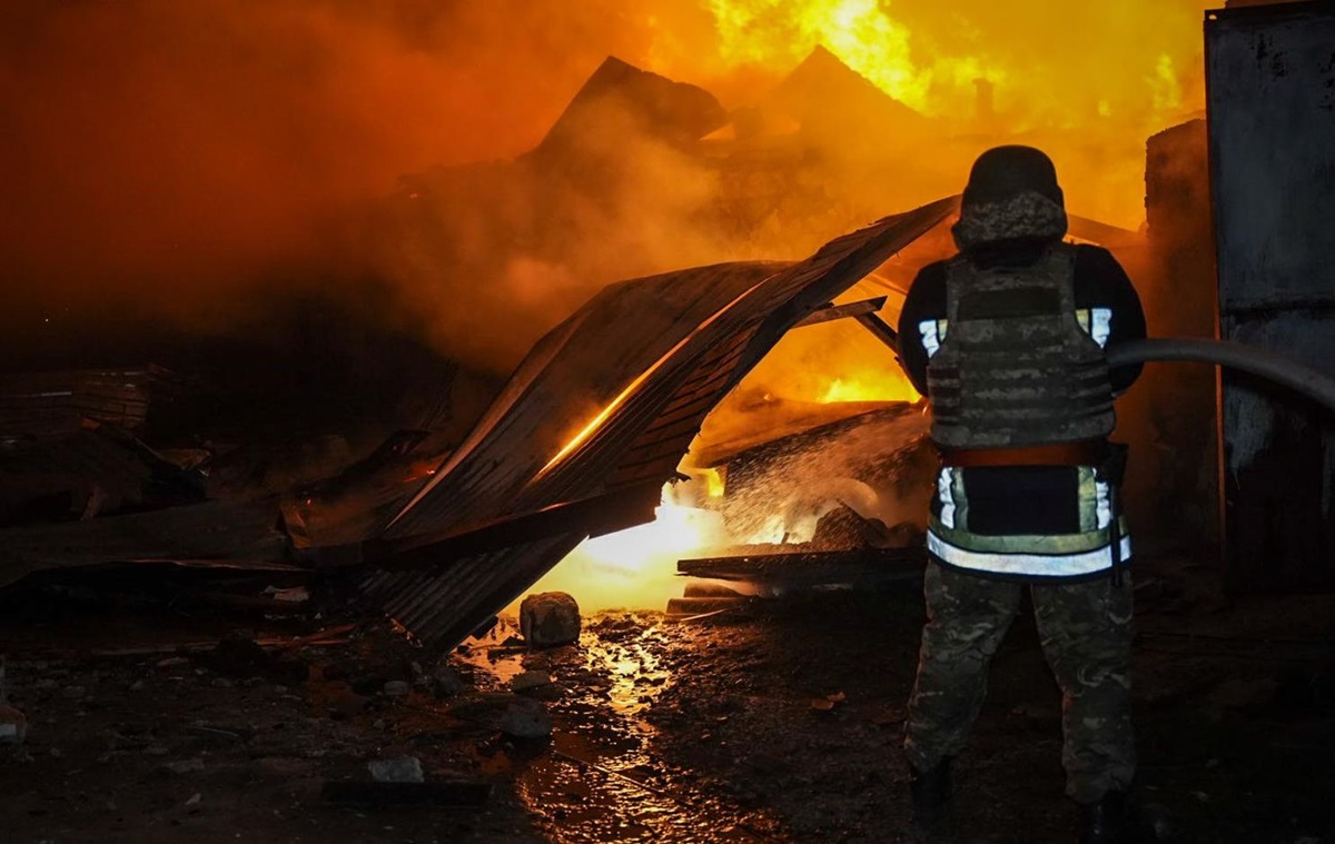 Без категорії - Харків знову під удару БПЛА: у місті велика пожежа