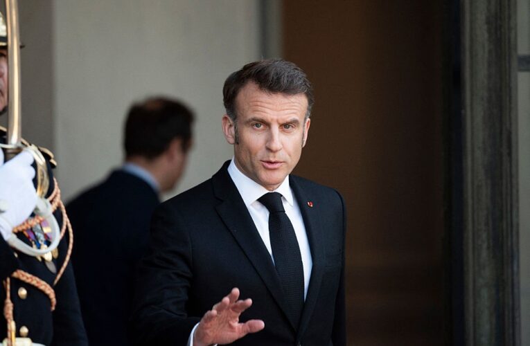 Макрон назвав умову для санкцій з Росії