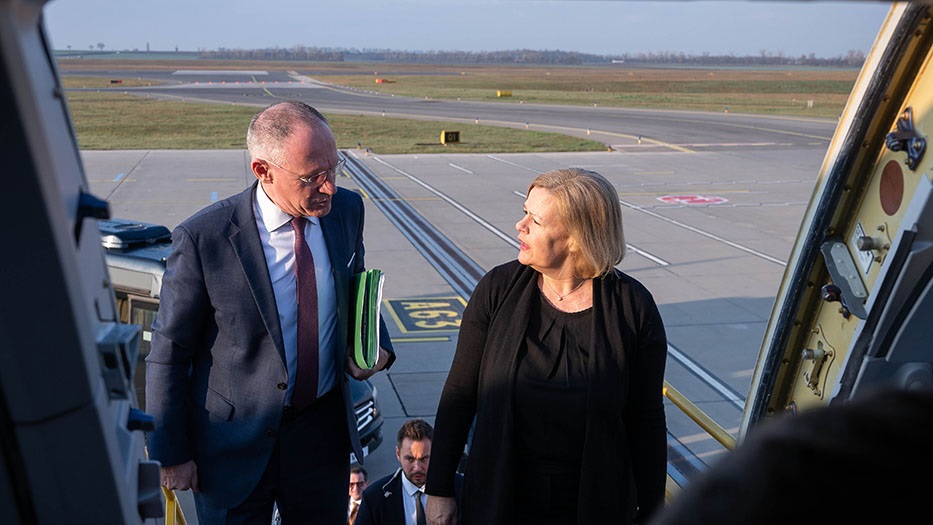 Новини світу - Міністри ФРН та Австрії скасували візит до Сирії через загрозу