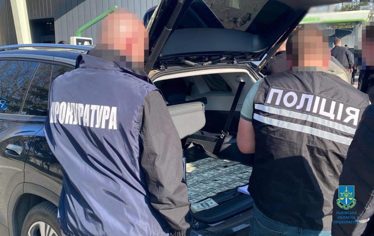 Новини України - На Львівщині посадовця митниці затримали на хабарі