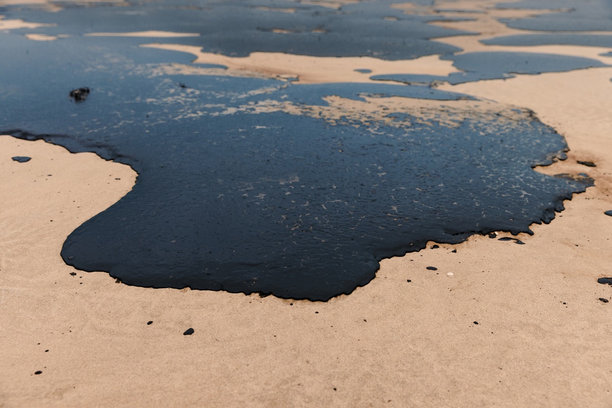 Без категорії - На пляжі в Одесі виявили забруднені мазутом ділянки