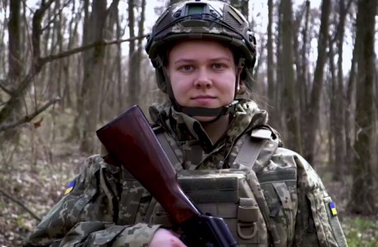 Перша дівчина стала до лав ЗСУ за Контрактом 18-24