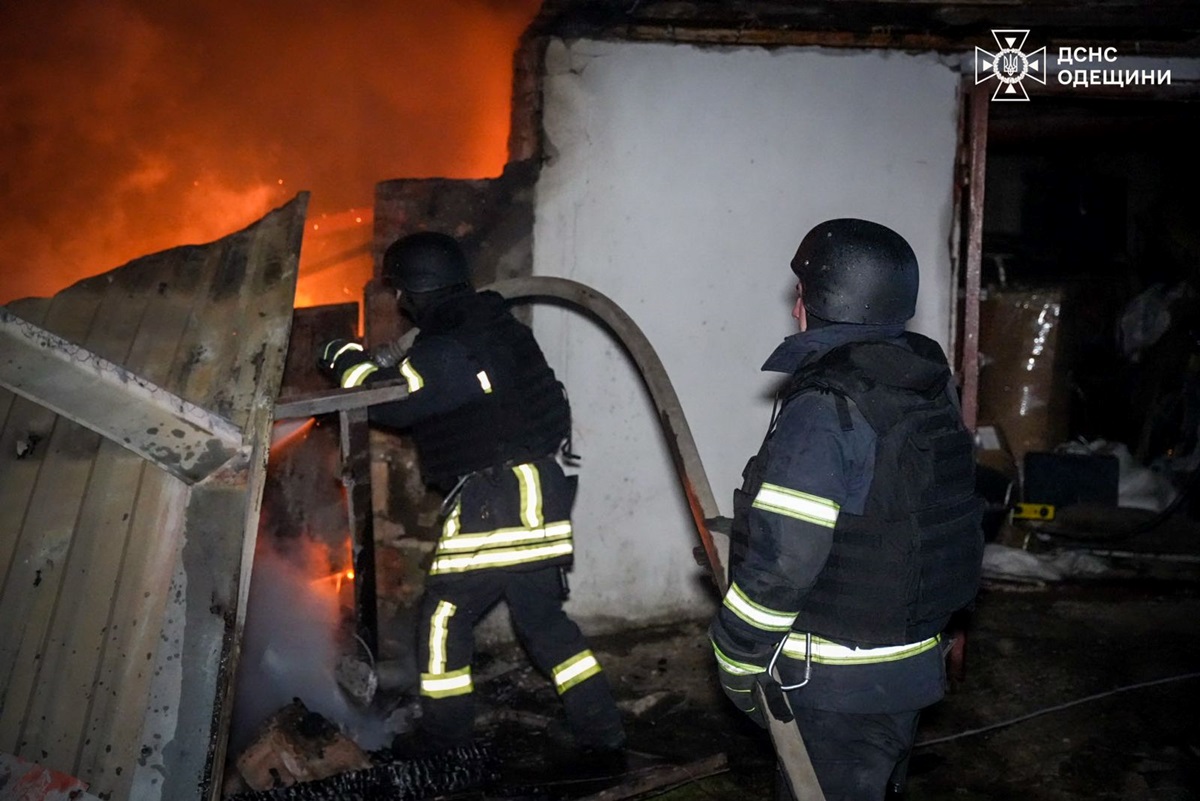 Новини України - Пожежі і руйнування: наслідки удару по Одещині