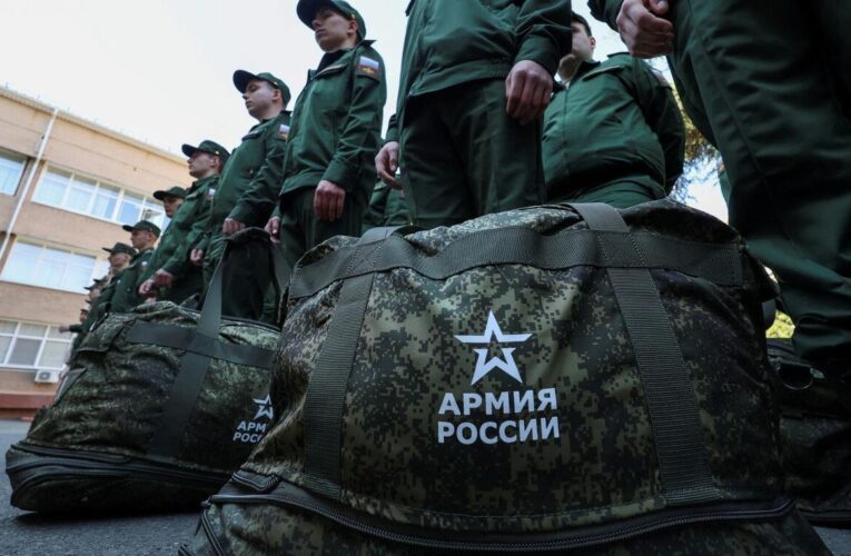 Путін оголосив наймасовіший призов за 14 років