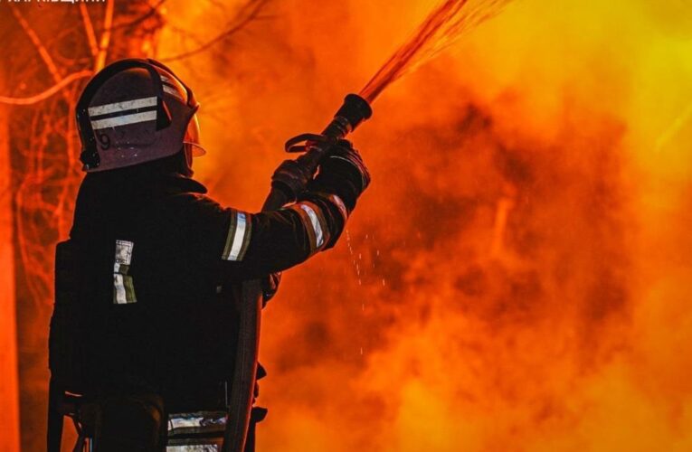 Росія атакувала Дніпро дронами, виникли пожежі