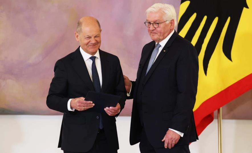 Новини світу - Шольц та його уряд офіційно пішли у відставку