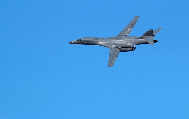 Новини світу - США перекинули бомбардувальники на базу в Індійському океані