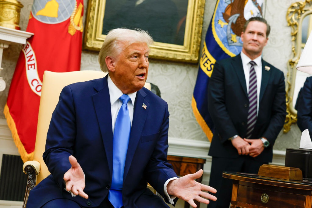 Новини світу - Трамп підтримав Волца після скандалу з таємним чатом