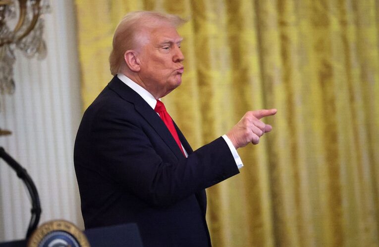 Трамп заявив, що “розлючений” на Путіна