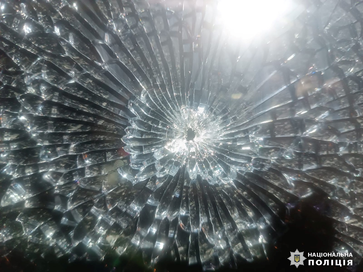 Без категорії - У Харкові невідомі розстріляли громадський транспорт