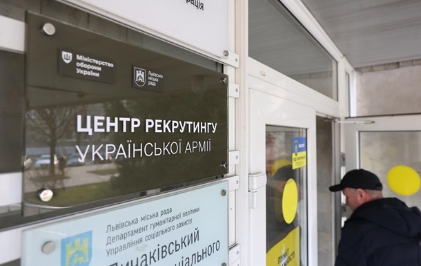 У Міноборони оприлюднили статистику звернень до центрів рекрутингу армії