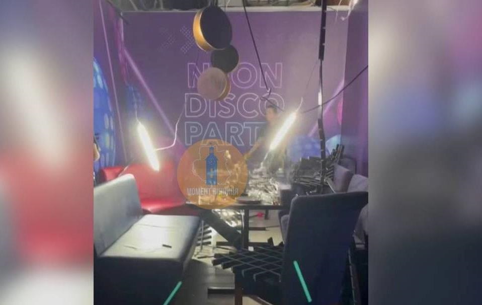 Новини України - У Вінниці обвалилася стеля у ТРЦ: постраждала жінка