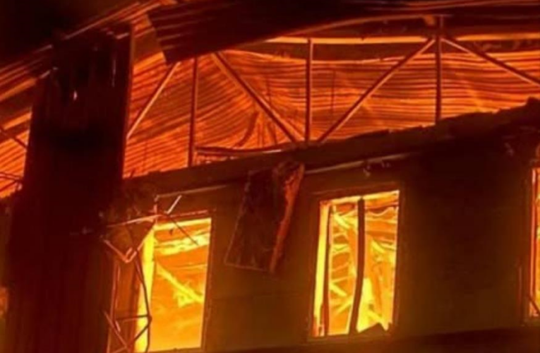 Удар по Кривому Рогу: пошкоджені підприємство, адмінбудівля і склади