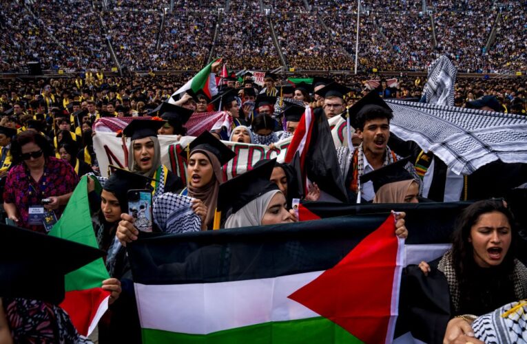 В США оголосили про позбавлення віз сотень студентів