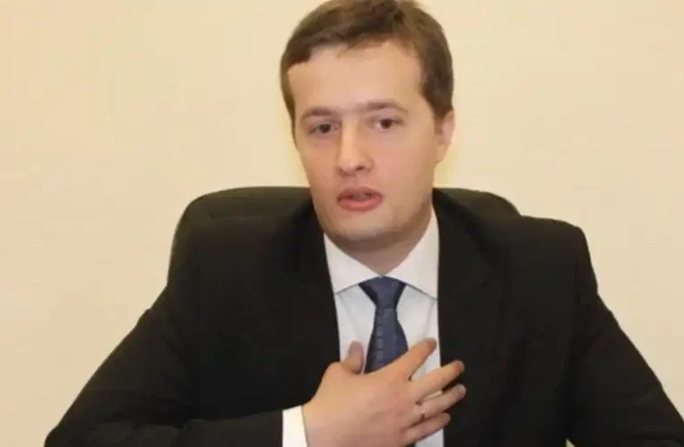 Дрон “Альоша” воюватиме замість сина Порошенка, що ухиляється від мобілізації в Лондоні, – креативна акція від військових