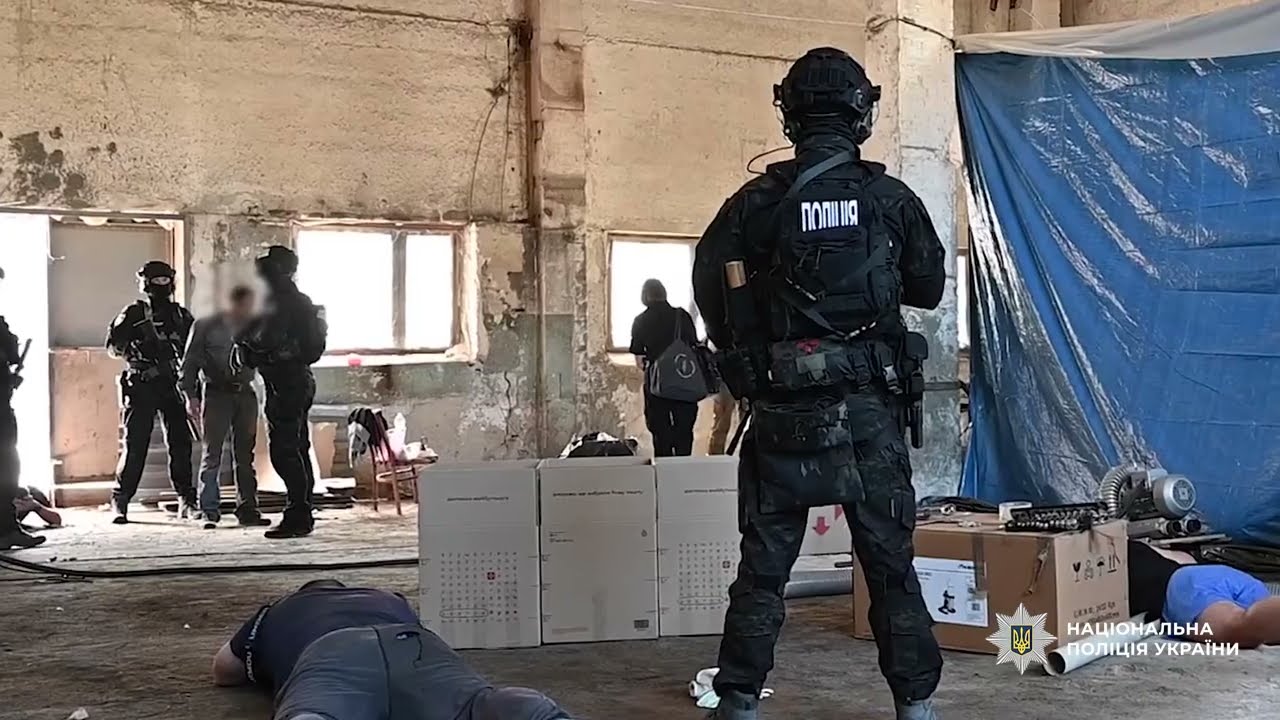 На лаві підсудних опинилася злочинна організація підпільних виробників тютюну