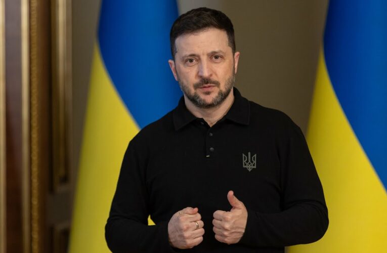 [жестова мова] Пресбрифінг Президента України Володимира Зеленського щодо актуальних питань [17.04]