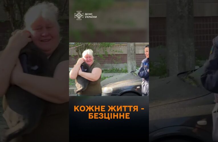 Понад 20 годин ці два налякані вухані чекали на порятунок під завалами!