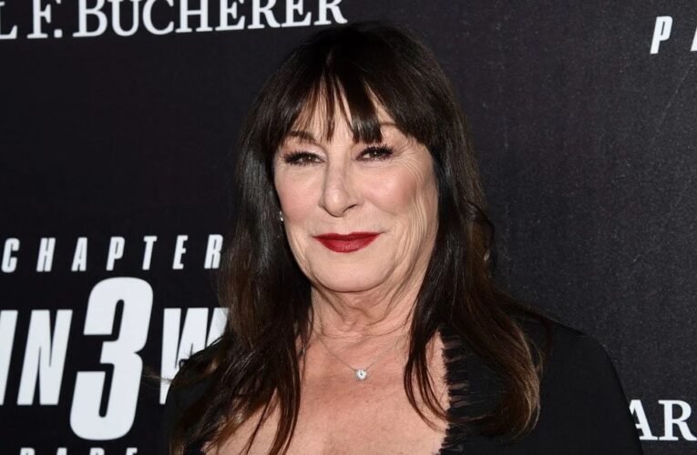 Акторка Анжеліка Г&rsquo;юстон розповіла про боротьбу з раком