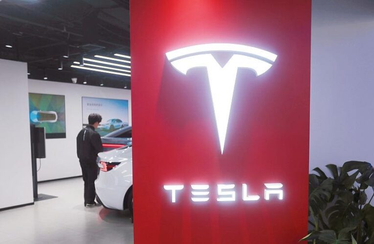 Акції Tesla впали нижче, ніж прогнозував міністр торгівлі США