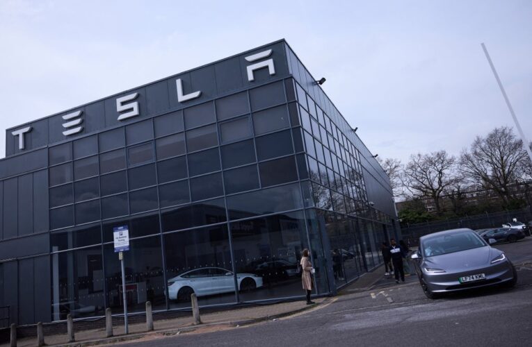 Акції Tesla втратили рекордні 36%