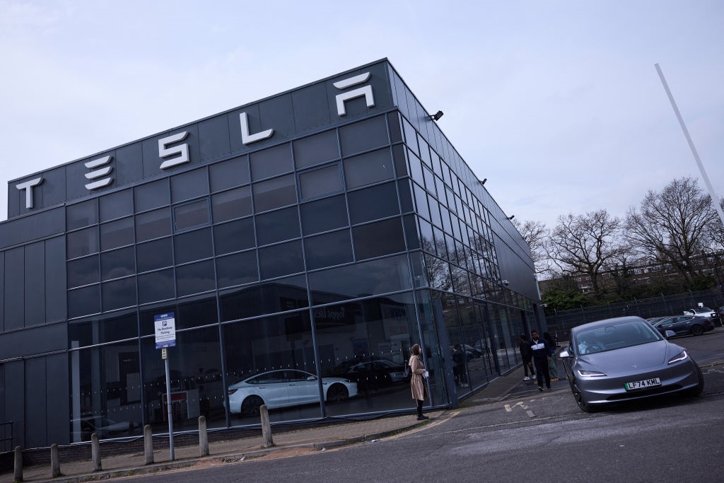 Новини бізнесу - Акції Tesla втратили рекордні 36%