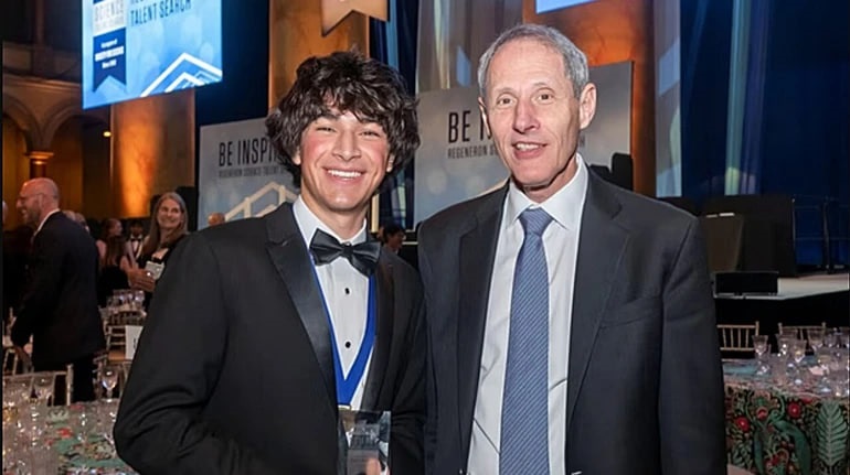 Технології - Американець відкрив 1,5 млн нових об'єктів у космосі за допомогою ШІ