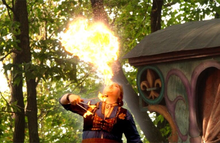 Американська вчителька встановила світовий рекорд із дихання вогнем