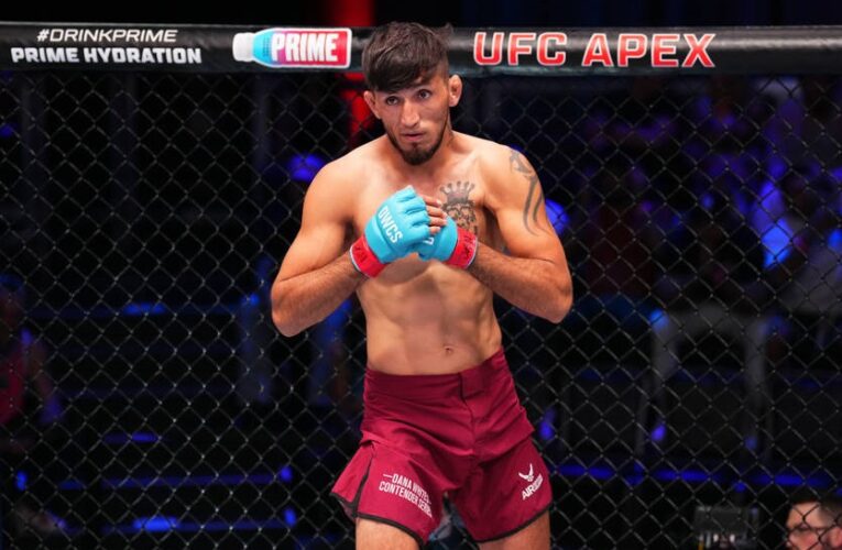 Арешт за звинуваченням у домаганнях зірвав дебют бійця в UFC